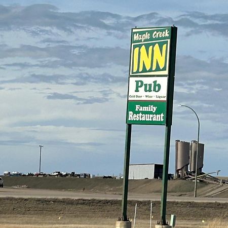 Maple Creek Motor Inn Экстерьер фото