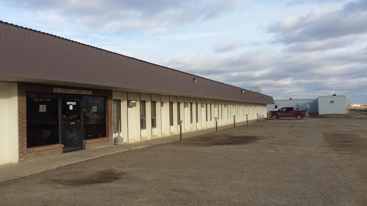 Maple Creek Motor Inn Экстерьер фото